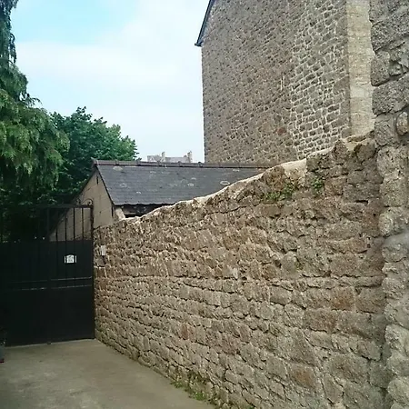 La Maison De La Tortue Bleue Dinan